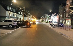 Polizei Mettmann: POL-ME: Fahrer eines Kleinkraftrades flüchtet nach Zusammenstoß - die Polizei ermittelt - Monheim am Rhein - 2204108