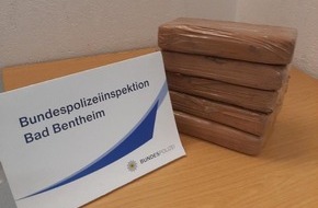 Bundespolizeiinspektion Bad Bentheim: BPOL-BadBentheim: Drogenschmuggler mit Kokain für rund 425.000 Euro an der Grenze festgenommen