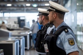 Bundespolizeidirektion Sankt Augustin: BPOL NRW: Flugreise nach Spanien wird teuer - Reisender hat Schlagring dabei