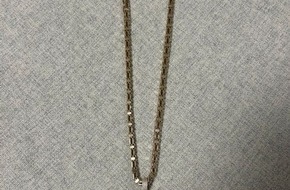 Polizei Essen: POL-E: Essen: Zwei unbekannte Männer sprühen Pfefferspray und erbeuten Goldkette - Zeugen gesucht