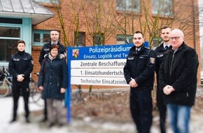 Polizeipräsidium Einsatz, Logistik und Technik: PP-ELT: Unterstützung für Eltern und Kinder: Polizeipräsidium Einsatz, Logistik und Technik übergibt Spenden