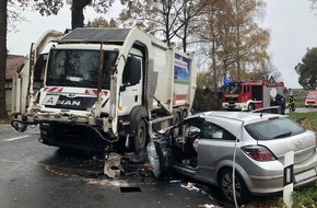 Polizei Minden-Lübbecke: POL-MI: Müllwagen kollidiert mit Opel