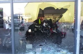 Polizeiinspektion Rotenburg: POL-ROW: ++ Einbruch beim Motorradhändler - Drei hochwertige Bikes gestohlen ++ Autofahrer findet tödlich verletzten E-Biker ++ Ladendiebstahl im großen Stil ++