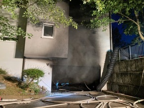 KFV-CW: Millionenschaden nach Großbrand in Tiefgarage - Keine Verletzten - Intensiver Atemschutzeinsatz