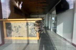 Polizei Minden-Lübbecke: POL-MI: Mehrere Fensterscheiben durch Schüsse beschädigt