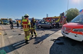 Feuerwehr Bremerhaven: FW Bremerhaven: Verkehrsunfall mit verletzten Personen