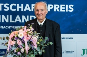 Just Six GmbH: Claus Hipp erhält Preis für sein Lebenswerk / Repräsentant:innen aus Wirtschaft und Politik ehren Unternehmer-Legende mit dem Preis "Lichtgestalt Wirtschaft"