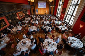 Systemgastronomie fordert Mut zu Reformen – Mmaah! gewinnt Branchenpreis