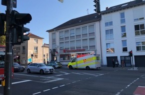 Polizeipräsidium Westpfalz: POL-PPWP: Unfallflucht: Mit Motorroller Kind angefahren