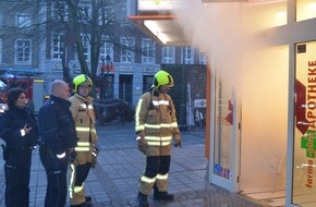 Feuerwehr Stolberg: FW-Stolberg: Feuer 2 - starke Rauchentwicklung in einer Apotheke in der Stolberger Innenstadt