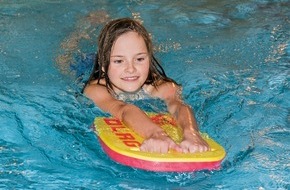 DLRG - Deutsche Lebens-Rettungs-Gesellschaft: Schwimmkurs-Gutschein zu Weihnachten / DLRG rät: Jetzt Schwimmen lernen