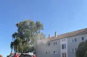 Feuerwehr Helmstedt: FW Helmstedt: Feuer auf Balkon - Dachstuhl betroffen
