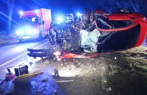 Polizei Minden-Lübbecke: POL-MI: Beifahrer (25) bei Unfall auf B 65 schwer verletzt