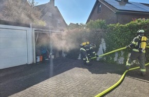 Freiwillige Feuerwehr Werne: FW-WRN: FEUER_2 - LZ1 - brennt Garage in einer Garagenreihe