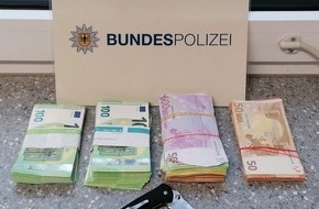 Bundespolizeidirektion Sankt Augustin: BPOL NRW: Fahndungserfolg der Bundespolizei; Türken mit Bargeld auf der A 61 festgestellt - Clearingverfahren eingeleitet