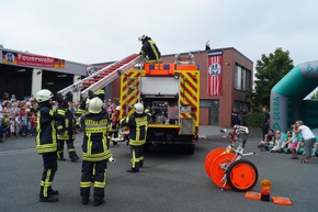 FW-MH: Familientag der Freiwilligen Feuerwehr war ein voller Erfolg - Fahrdienst für Flüchtlinge