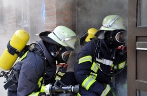 Freiwillige Feuerwehr Bedburg-Hau: FW-KLE: Zimmerbrand in Schneppenbaum: Essen auf Herd