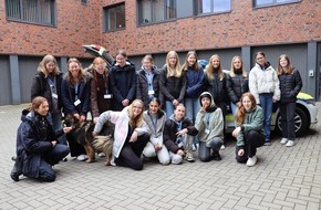 Hauptzollamt Münster: HZA-MS: Ein Tag mit einem Drogenspürhund, gefälschter Markenkleidung und ganz vielen Steuersätzen / Hauptzollamt Münster nimmt am Girls' Day 2024 teil