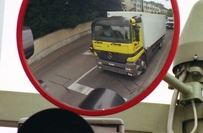 ASTAG Schweiz. Nutzfahrzeugverband: L'ASTAG, la IG VELO et Les Routiers Suisses déclarent la guerre auxaccidents dus à l'angle mort: Le miroir "Trixi" doit devenir la solution standard