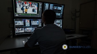 Bundespolizeidirektion M&uuml;nchen: Bundespolizeidirektion M&uuml;nchen: Faustschl&auml;ge am Bahnsteig / K&ouml;rperverletzung &uuml;ber Kamerasystem entdeckt