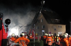 Polizeiinspektion Hameln-Pyrmont/Holzminden: POL-HOL: Wieder steht ein Wohnhaus in Flammen / 165 Mann im Einsatz / War es das heiße Bügeleisen ?