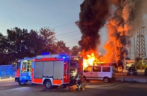 Feuerwehr Norderstedt: FW Norderstedt: Starke Rauchentwicklung - Brand eines Linienbusses im Hans-Böckler-Ring