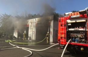 Feuerwehr Bottrop: FW-BOT: Brand in einer Werkstatt auf einem Tankstellengelände verurschacht hohen Sachschaden.