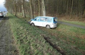 Polizeiinspektion Lüneburg/Lüchow-Dannenberg/Uelzen: POL-LG: ++ Windböe erfasst Multivan - Fahrer leicht verletzt ++ Fachwerkgebäude brennt - ca. 40.000 EUR Sachschaden ++ Tresor sichergestellt - wo wurde er gestohlen? ++