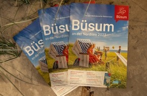 Tourismus Marketing Service Büsum GmbH: Druckfrisch: Büsumer Urlaubsmagazin 2023 mit Gastgeberverzeichnis und Inselkarte