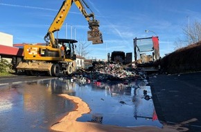 Freiwillige Feuerwehr Bad Honnef: FW Bad Honnef: LKW-Brand sorgt für neunstündigen Feuerwehreinsatz