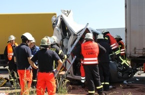 Freiwillige Feuerwehr Werne: FW-WRN: Verkehrsunfall auf der BAB 1 in Fahrtrichtung Köln mit einem zusätzlichen schweren Auffahrunfall am Stauende