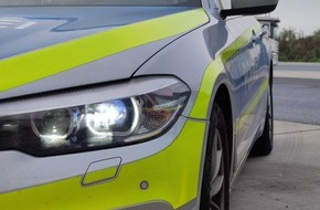 Polizeipräsidium Südosthessen - Offenbach: POL-OF: Zeugensuche: Fußgängerin von Auto angefahren und schwer verletzt; Zeugensuche nach vermeintlichem Hundebiss; Unfallflucht: Dunkler Kleinwagen fährt nach Unfall davon und mehr