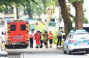 Feuerwehr Iserlohn: FW-MK: Einsatzdokumentation vom 02.06.2016, Zimmerbrand, Ölspur und PKW-Brand