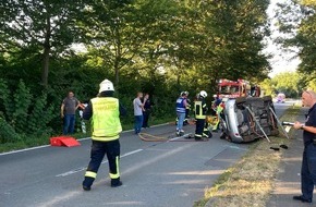 Freiwillige Feuerwehr Borgentreich: FW Borgentreich: Feuerwehr und Rettungsdienst Alarmübung in Lütgeneder.