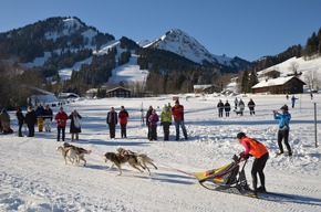 Winterspektakel für Mensch und Tier - Erster Schlittenhunde-Weltcup in Bad Hindelang seit 2018 – Kinder-Wettbewerb auf abgesicherter Strecke