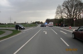Polizeiinspektion Nienburg / Schaumburg: POL-NI: Verkehrsunfall mit hohem Sachschaden und drei verletzten Personen