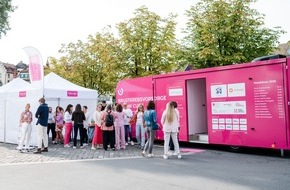 PINK CUBE Test Your Breast: PINK CUBE heute in Luzern: Brustkrebsvorsorge auf dem Mühlenplatz
