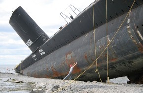 Kabel Eins: Echt gigantisch: kabel eins zieht U-Boote, Städte und Tempelanlagen um - in der neuen Doku-Reihe "Mission Schwertransport" ab 22. Juli 2009, mittwochs um 22.15 Uhr in deutscher Free-TV-Premiere