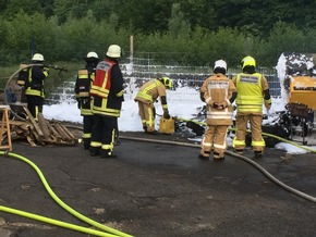 FW-Stolberg: Brand in Gewerbebetrieb / Brand einer Gasflasche