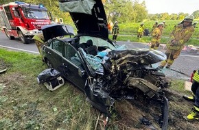 Kreisfeuerwehr Oldenburg: FW-OLL: Verkehrsunfall in der Litteler Straße - Person im Fahrzeug eingeklemmt