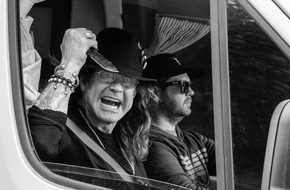 The HISTORY Channel: Heavy-Metal-Ikone Ozzy Osbourne und Sohn Jack auf Roadtrip durch die USA: Zweite Staffel der Doku-Reihe "Ozzy & Jack's World Detour" ab 12. März auf HISTORY (FOTO)