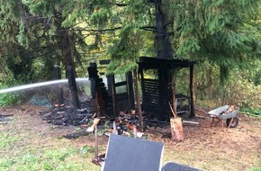 Polizei Mettmann: POL-ME: Holzunterstand abgebrannt - die Polizei ermittelt - Haan - 2111013