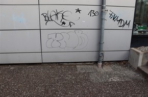 Kreispolizeibehörde Herford: POL-HF: Unbekannte beschmieren Schulgebäude mit Graffitis - Polizei sucht Zeugen