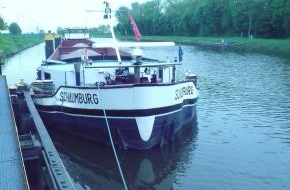 Polizeiinspektion Nienburg / Schaumburg: POL-NI: Binnenschiff "Schaumburg" durch Schleusentore beschädigt - rund 30.000 Euro Schaden -Bild im Download-