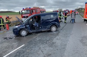 Freiwillige Feuerwehr Borgentreich: FW Borgentreich: Großaufgebot von Rettungskräften zu einem Verkehrsunfall nach Borgentreich alarmiert. 4 Personen wurden in Krankenhäuser verbracht.
