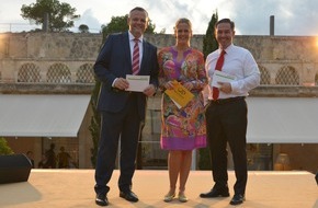 Schüco International KG: Schüco Business Cup Weltfinale auf Mallorca mit Barbara Schöneberger / Mehr Kundennähe durch Sport und Events (BILD)