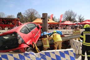 Feuerwehr Nürnberg: Auftaktveranstaltung des 150. Jubiläums der Berufsfeuerwehr Nürnberg bei bestem Wetter - Erste offene Bayerische Meisterschaften in der Unfallrettung in Nürnberg