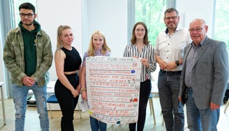 SOS-Kinderdorf e.V.: SOS-Jugendliche übergeben Forderungen an NRW-Politiker*innen