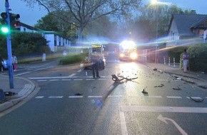 Polizei Mettmann: POL-ME: Zwei Verletzte nach schwerem Verkehrsunfall - Ratingen - 2105060
