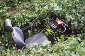 Polizei Minden-Lübbecke: POL-MI: E-Scooter-Fahrer landet zusammen mit Fußgänger in Graben